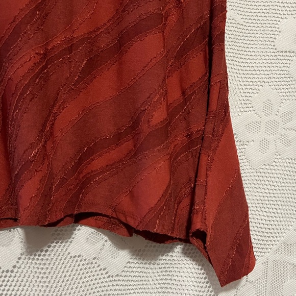 Vera Wang Textured Top - Picture 4 of 6